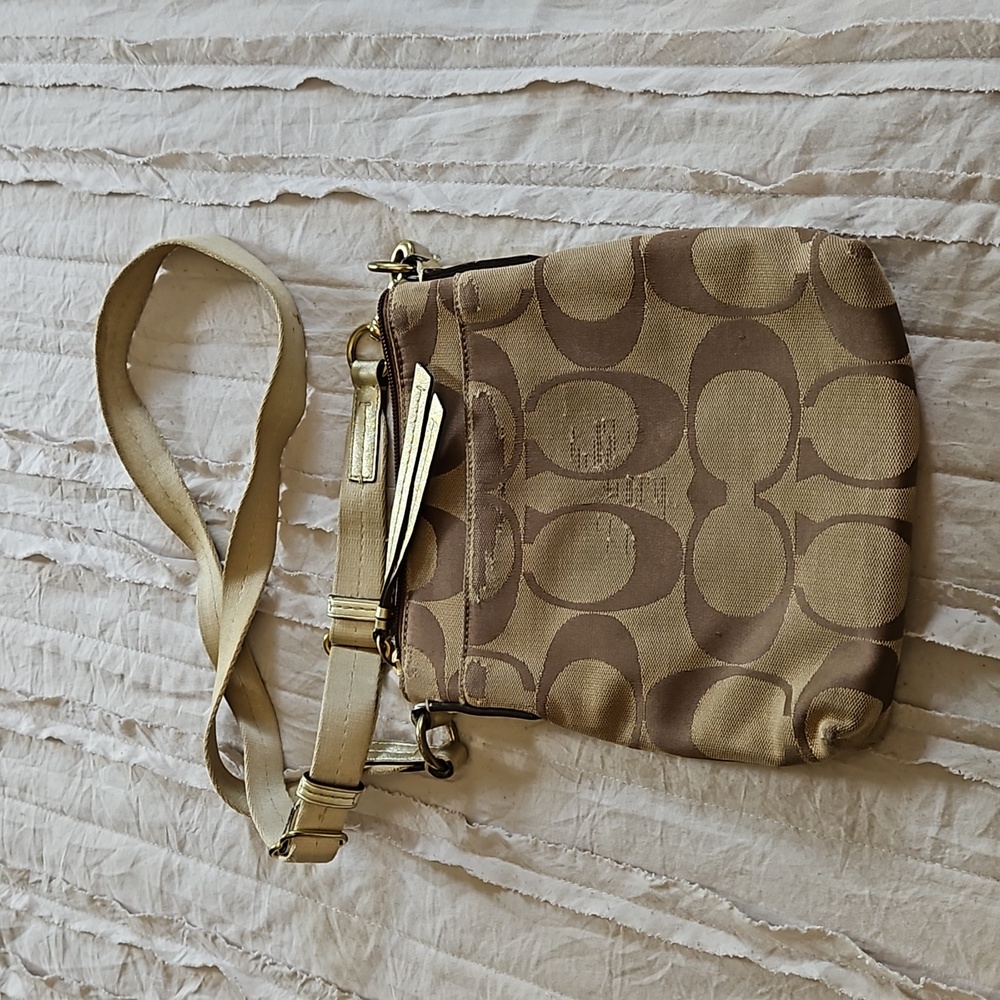 Coach crossbody - Picture 3 of 3